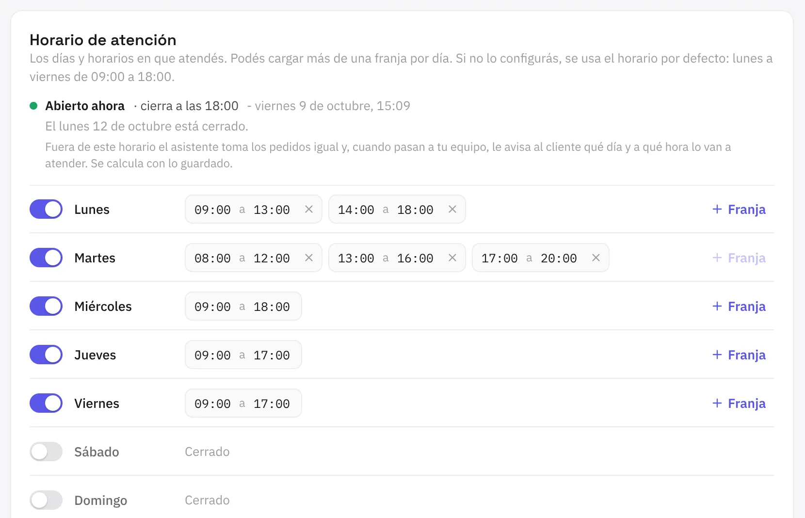 Ajustes › Horario de atención: lunes a viernes con una o más franjas por día, sábado y domingo cerrados, y el estado «Abierto ahora».